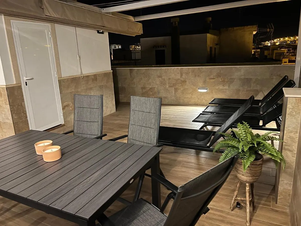 Luxery: Modern Beachfront Apartment in Torre Del Mar